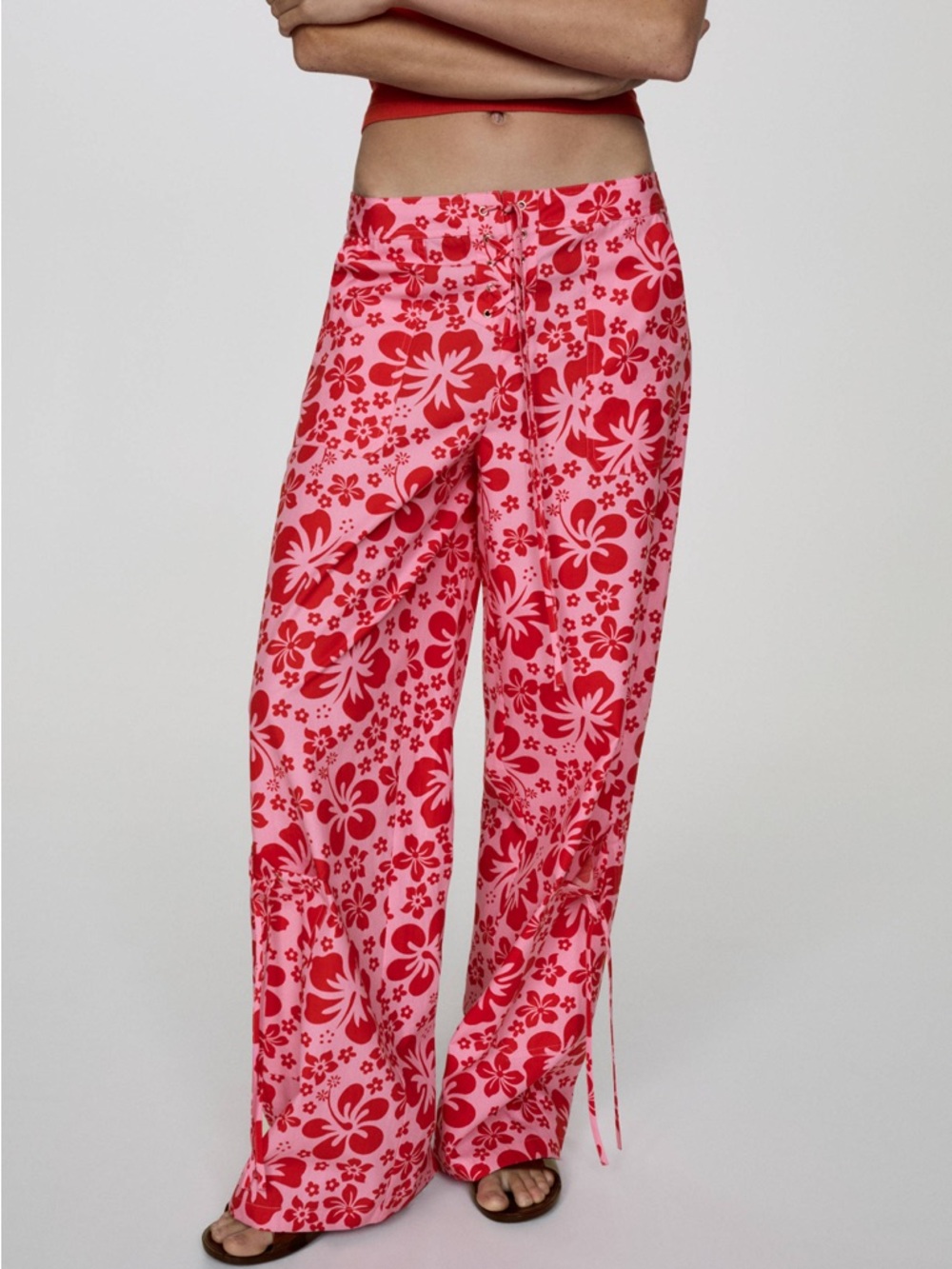 MANGO-MNG || Pink and Red Floral Wide-Leg Pants. Sz. M